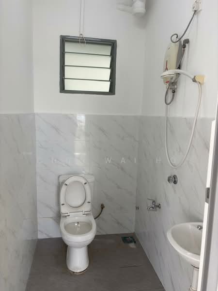 Apartment for Sale at Pangsapuri Seri Pinang - Chun Wai Ho - Bathroom - PropertyGuru.com.my