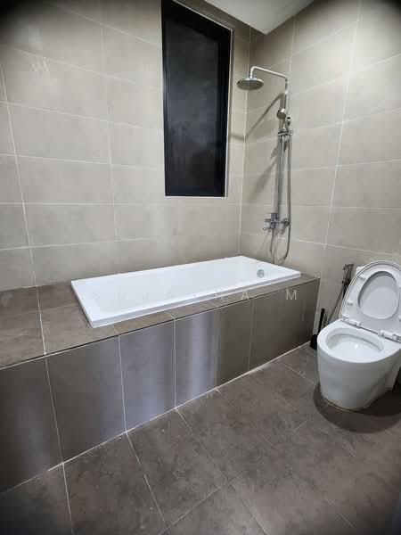 Kediaman Servis untuk Disewa di KL Gateway Premium Residences - Sujatha M - Bathroom - PropertyGuru.com.my
