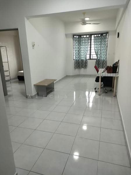 Kediaman Servis untuk Dijual di Main Place Residence - Alicia Ang - Living Room - PropertyGuru.com.my