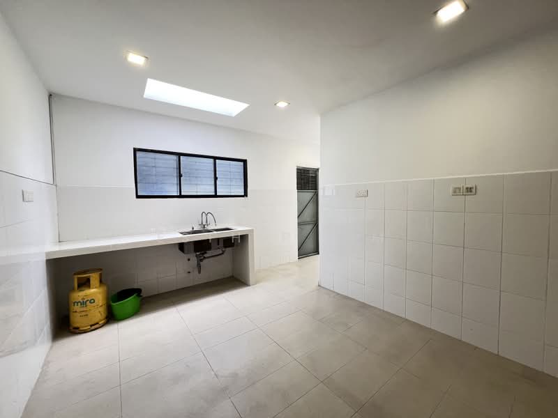 Rumah Teres 2 Tingkat untuk Dijual di Bayu Damansara (Petaling Jaya) - Esther Lim - Kitchen - PropertyGuru.com.my