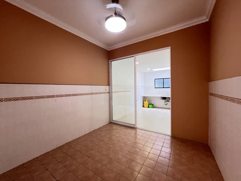 Rumah Teres 2 Tingkat untuk Dijual di Bayu Damansara (Petaling Jaya) - Esther Lim - Kitchen - PropertyGuru.com.my