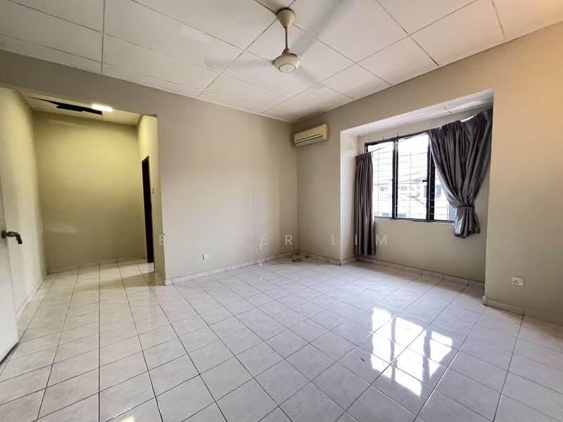 2-storey Terraced House for Sale in Kota Damansara (Selangor) - Esther Lim - Living Room - PropertyGuru.com.my
