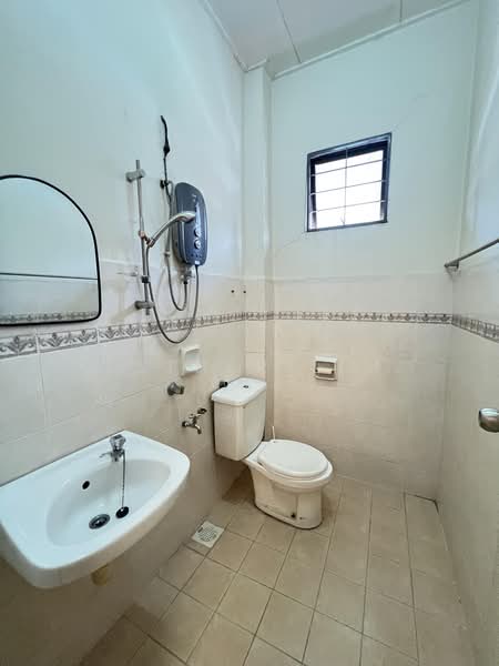2-storey Terraced House for Sale in Kota Damansara (Selangor) - Esther Lim - Bathroom - PropertyGuru.com.my