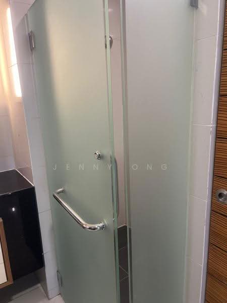 Kediaman Servis untuk Dijual di Dua Sentral - Jenny Ong - 2nd Bathroom - PropertyGuru.com.my