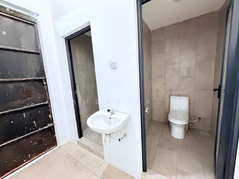 Shop / Office untuk Disewa di Kuchai Lama (Kuala Lumpur) - Amber Lai - Bathroom - PropertyGuru.com.my