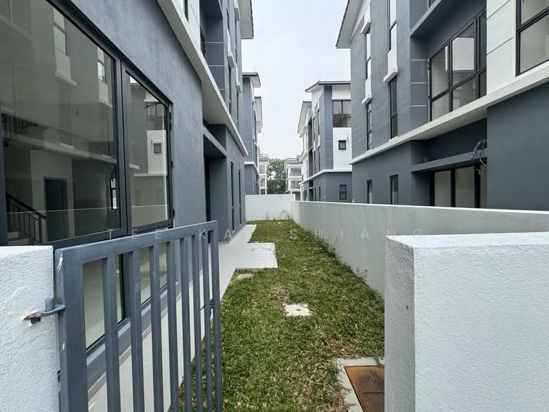 Rumah Banglo untuk Dijual di Kwasa Damansara (Sungai Buloh) - Tee Kai Shiang - Exterior - PropertyGuru.com.my