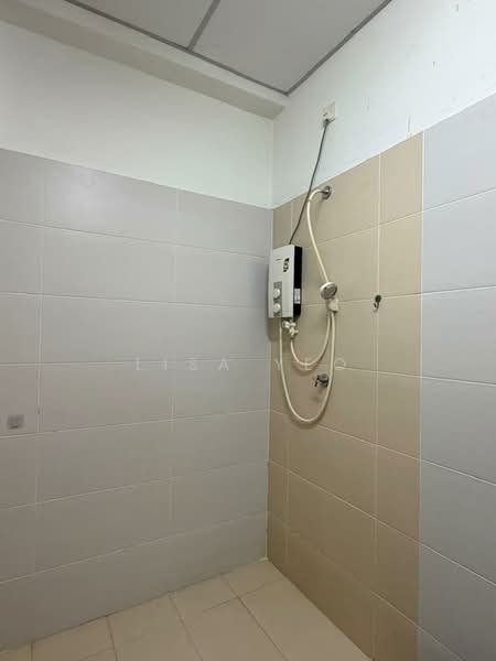 Kediaman Servis untuk Dijual di Akademik Suite - Lisa Yeo - Bathroom - PropertyGuru.com.my