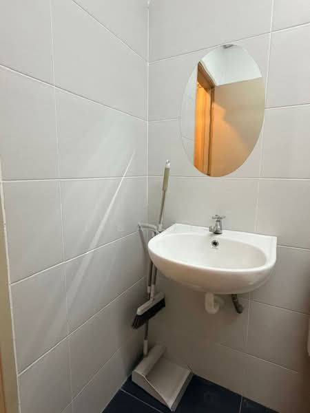 Kediaman Servis untuk Dijual di Akademik Suite - Lisa Yeo - Bathroom - PropertyGuru.com.my