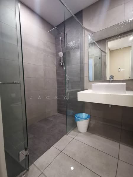 Kondominium untuk Disewa di Vivo Residential Suites - Jacky Wan - Bathroom - PropertyGuru.com.my