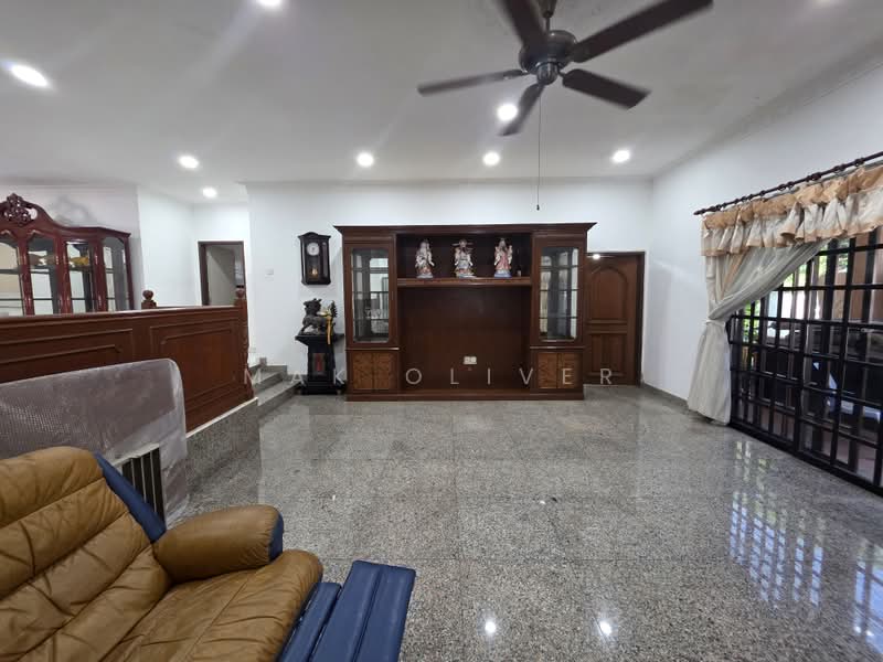 Bungalow House for Sale in Taman Yarl (Jalan Klang Lama (Old Klang Road)) - Mak Oliver - Living Room - PropertyGuru.com.my