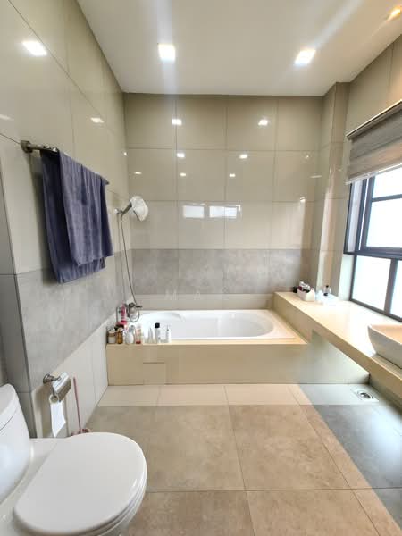 Rumah Banglo untuk Dijual di Bukit Jalil Golf (Bukit Jalil) - Mak Oliver - Bathroom - PropertyGuru.com.my