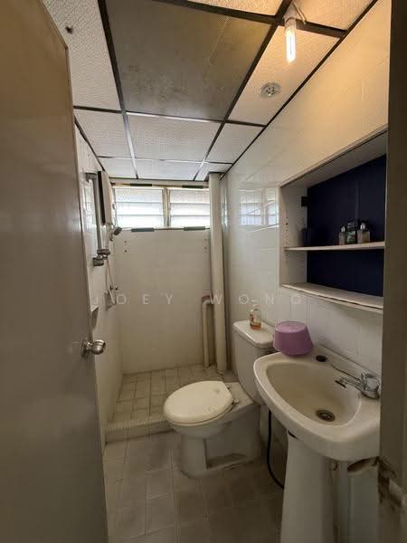 Kondominium untuk Dijual di O.G. Heights - Joey Wong - Bathroom - PropertyGuru.com.my
