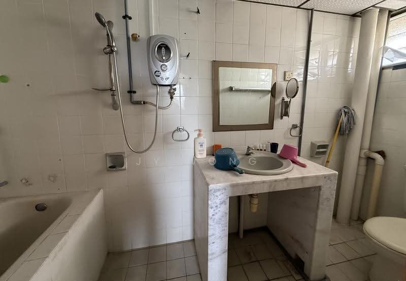Kondominium untuk Dijual di O.G. Heights - Joey Wong - Bathroom - PropertyGuru.com.my