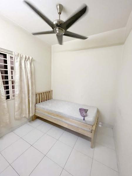 Pangsapuri untuk Dijual di Kristal Villa - Calvin Kok - Bedroom - PropertyGuru.com.my