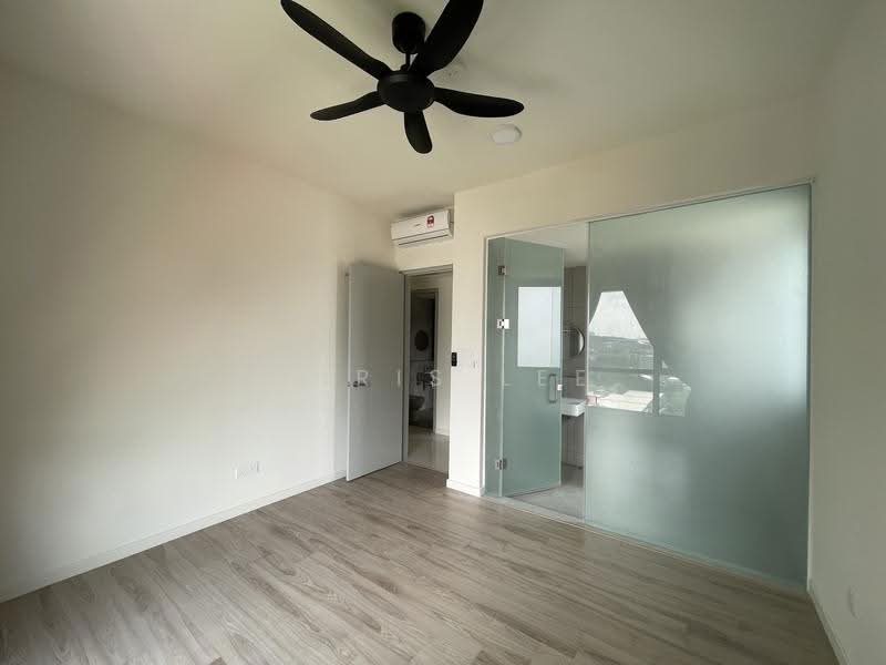 Kediaman Servis untuk Dijual di Emerald 9 - Chris Lee - Bedroom - PropertyGuru.com.my