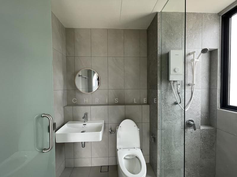 Kediaman Servis untuk Dijual di Emerald 9 - Chris Lee - Bathroom - PropertyGuru.com.my