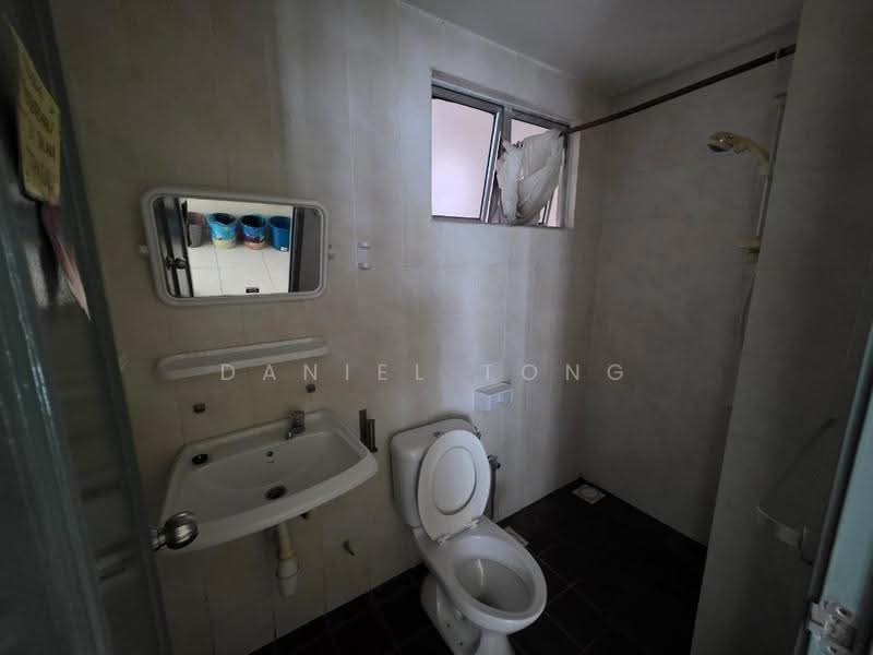Service Residence for Sale at E-Tiara - Daniel Tong - Bathroom - PropertyGuru.com.my