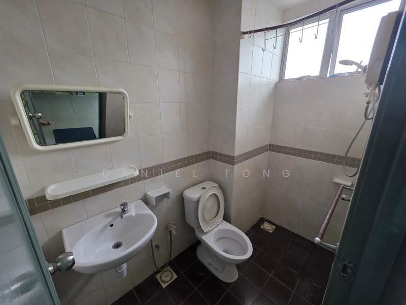Service Residence for Sale at E-Tiara - Daniel Tong - Bathroom - PropertyGuru.com.my
