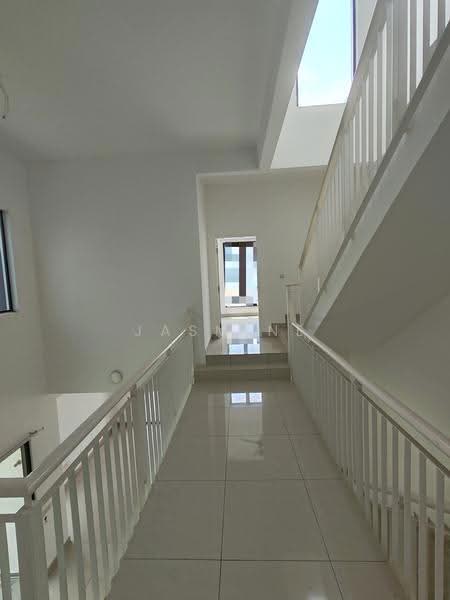 Rumah Kluster untuk Dijual di Setia Utama (Setia Alam) - Jasmine Teo - Corridor - PropertyGuru.com.my
