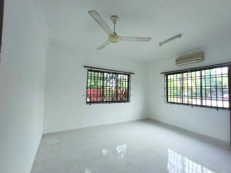 Bungalow House for Sale in Kampung Melayu (Kluang) - M Jamil Ali - PropertyGuru.com.my