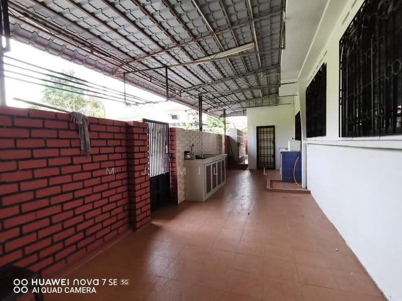 Bungalow House for Sale in Kampung Melayu (Kluang) - M Jamil Ali - PropertyGuru.com.my