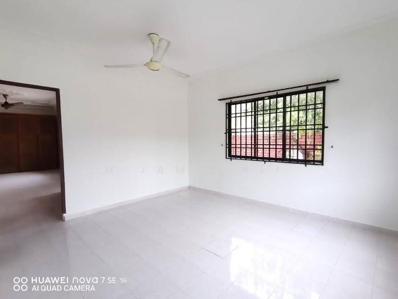 Bungalow House for Sale in Kampung Melayu (Kluang) - M Jamil Ali - PropertyGuru.com.my