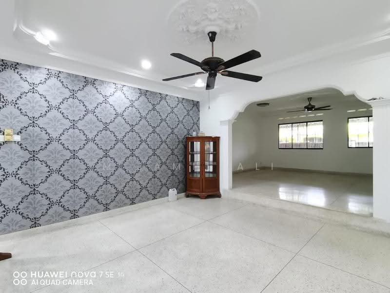 Bungalow House for Sale in Kampung Melayu (Kluang) - M Jamil Ali - PropertyGuru.com.my