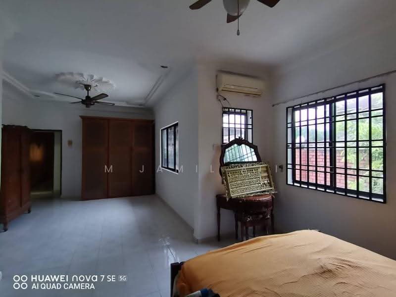 Bungalow House for Sale in Kampung Melayu (Kluang) - M Jamil Ali - PropertyGuru.com.my