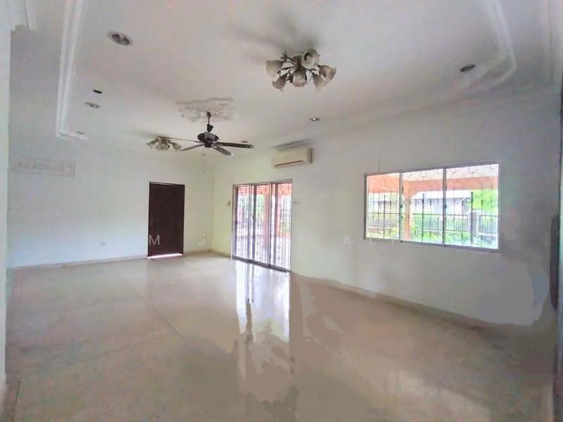 Bungalow House for Sale in Kampung Melayu (Kluang) - M Jamil Ali - PropertyGuru.com.my