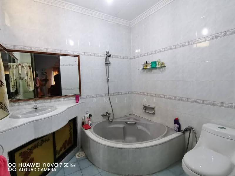 Bungalow House for Sale in Kampung Melayu (Kluang) - M Jamil Ali - PropertyGuru.com.my
