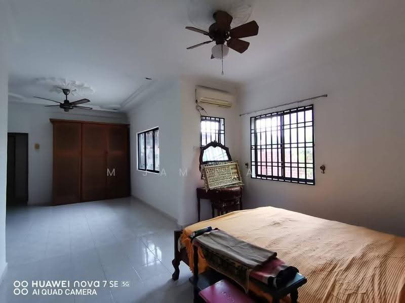 Bungalow House for Sale in Kampung Melayu (Kluang) - M Jamil Ali - PropertyGuru.com.my