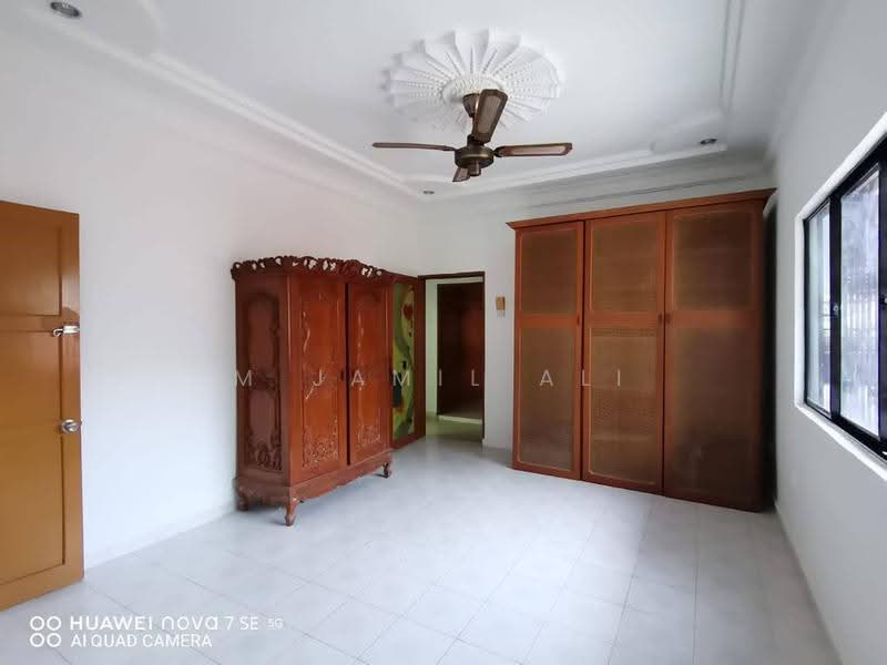 Bungalow House for Sale in Kampung Melayu (Kluang) - M Jamil Ali - PropertyGuru.com.my