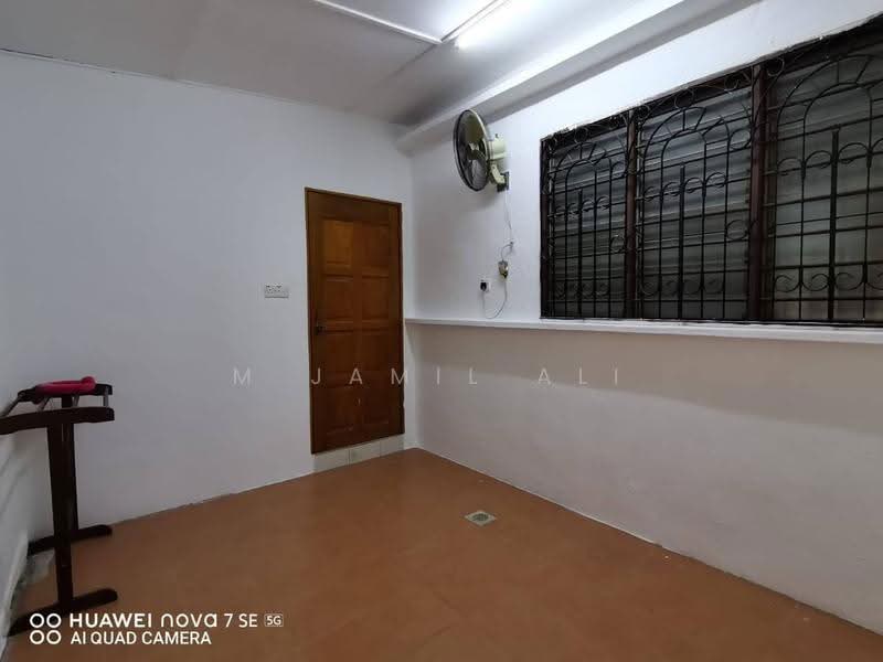 Bungalow House for Sale in Kampung Melayu (Kluang) - M Jamil Ali - PropertyGuru.com.my