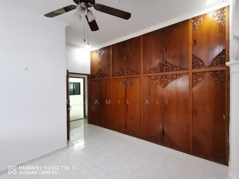 Bungalow House for Sale in Kampung Melayu (Kluang) - M Jamil Ali - PropertyGuru.com.my