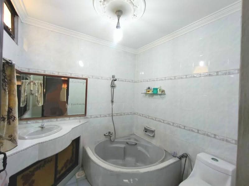 Bungalow House for Sale in Kampung Melayu (Kluang) - M Jamil Ali - PropertyGuru.com.my