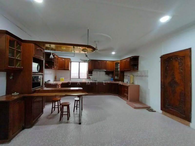 Bungalow House for Sale in Kampung Melayu (Kluang) - M Jamil Ali - PropertyGuru.com.my