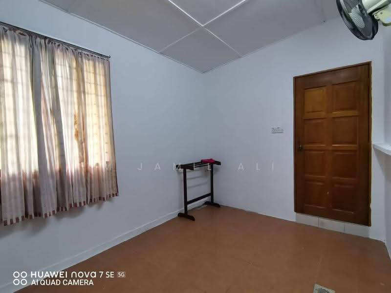 Bungalow House for Sale in Kampung Melayu (Kluang) - M Jamil Ali - PropertyGuru.com.my