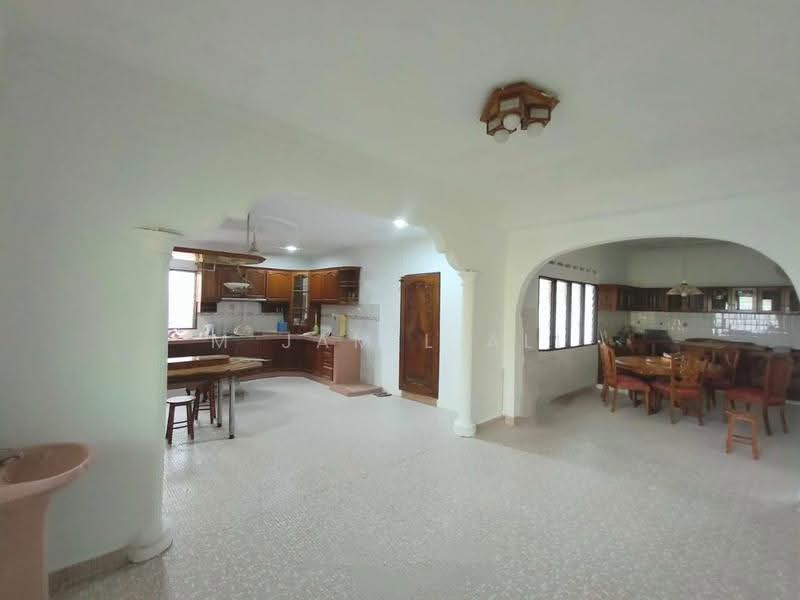 Bungalow House for Sale in Kampung Melayu (Kluang) - M Jamil Ali - PropertyGuru.com.my