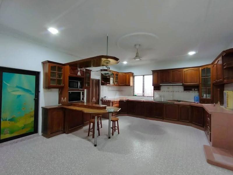 Bungalow House for Sale in Kampung Melayu (Kluang) - M Jamil Ali - PropertyGuru.com.my