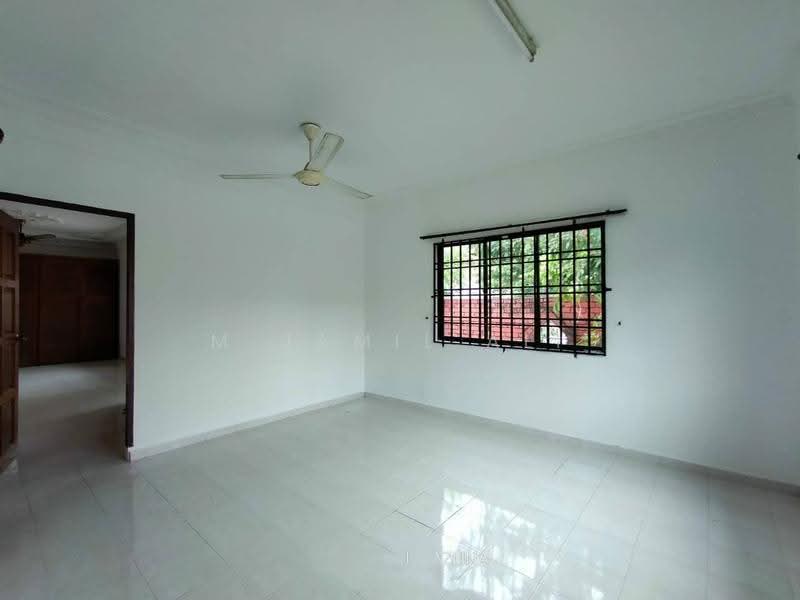 Bungalow House for Sale in Kampung Melayu (Kluang) - M Jamil Ali - PropertyGuru.com.my