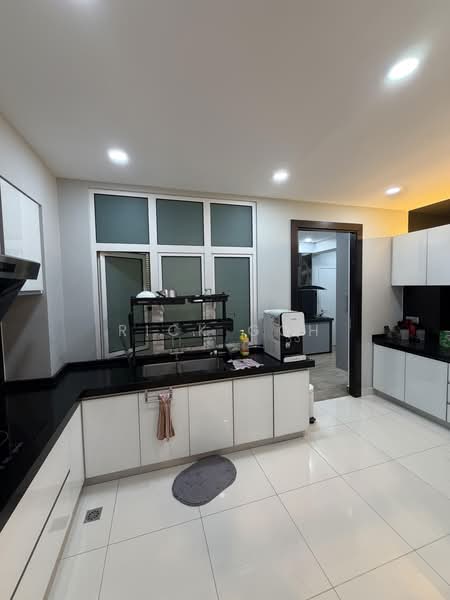 Kondominium untuk Dijual di Gurney Paragon - Rick Goh - Kitchen - PropertyGuru.com.my