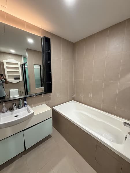 Kondominium untuk Dijual di Gurney Paragon - Rick Goh - Bathroom - PropertyGuru.com.my