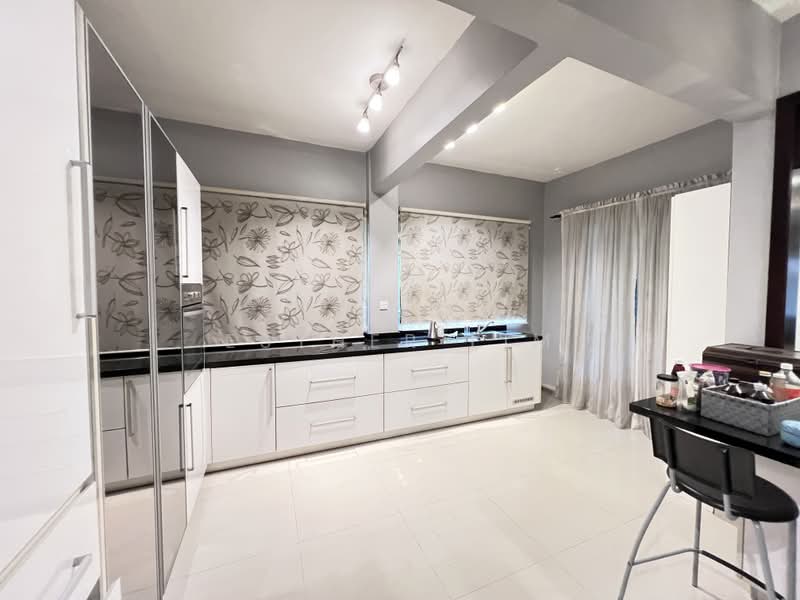 2-storey Terraced House for Sale in Petaling Jaya (Selangor) - Esther Lim - Kitchen - PropertyGuru.com.my