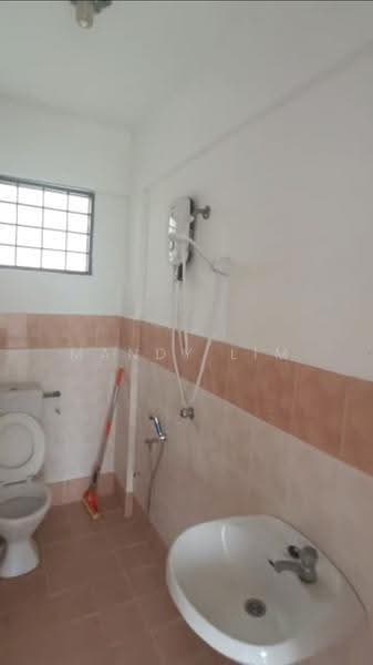 Apartment for Rent at Pangsapuri Seri Pinang - Mandy Lim - Bathroom - PropertyGuru.com.my