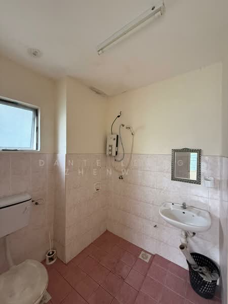 Condominium for Sale at Casa Suria - Dante Leong Zhenwen - Bathroom - PropertyGuru.com.my