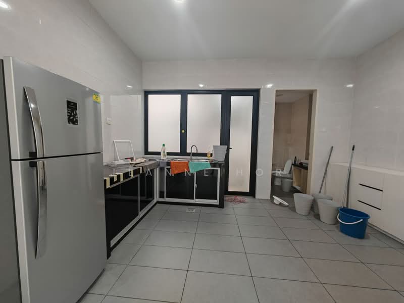 2-storey Terraced House for Sale in 16 Sierra (Puchong) - Jeanne Hor - Kitchen - PropertyGuru.com.my