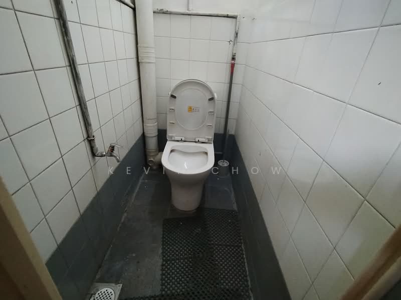 Kedai untuk Disewa di Salak Selatan (Kuala Lumpur) - Kevin Chow - Bathroom - PropertyGuru.com.my