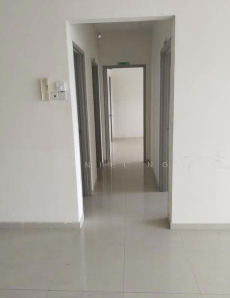 Kediaman Servis untuk Dijual di Putra Majestik - Daniel Ng - Corridor - PropertyGuru.com.my