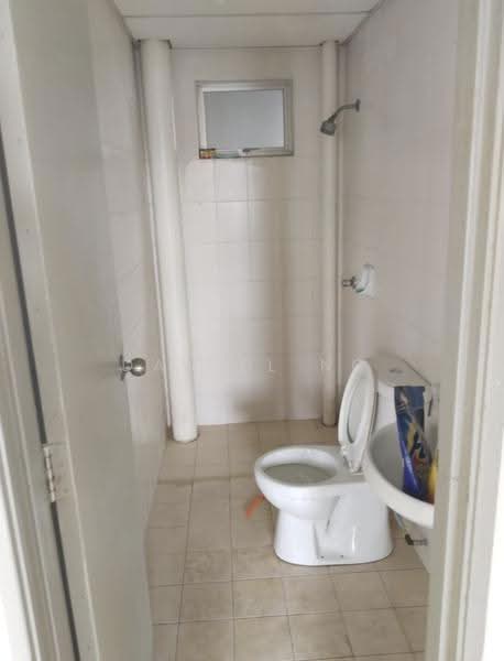 Kediaman Servis untuk Dijual di Putra Majestik - Daniel Ng - Bathroom - PropertyGuru.com.my