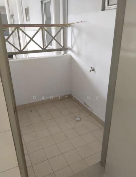 Kediaman Servis untuk Dijual di Putra Majestik - Daniel Ng - Balcony - PropertyGuru.com.my
